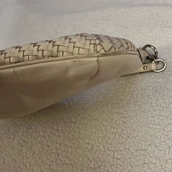 Coach white weave shoulder bag with crossbody strap - Picture 8 of 16